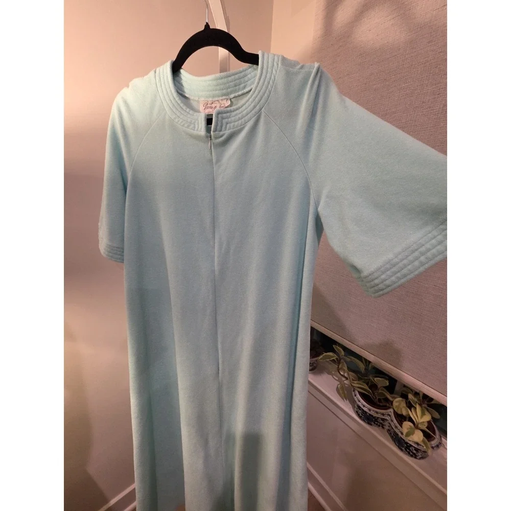 Vintage Vanity Fair Acqua Night Gown Robe Warm  SIZE (8-10) M Front Zip Pockets